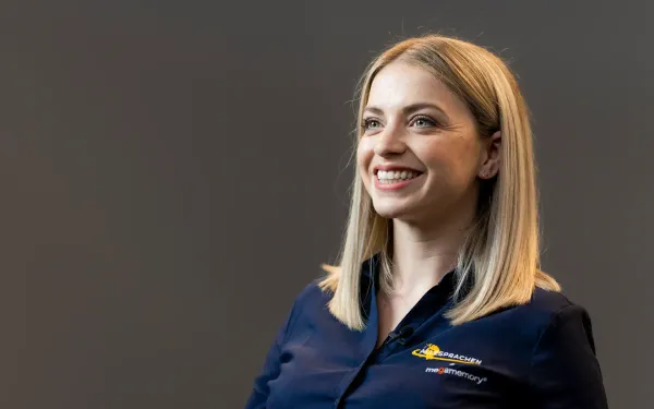 Spanish trainer Elena Flechl smiling in the photo studio