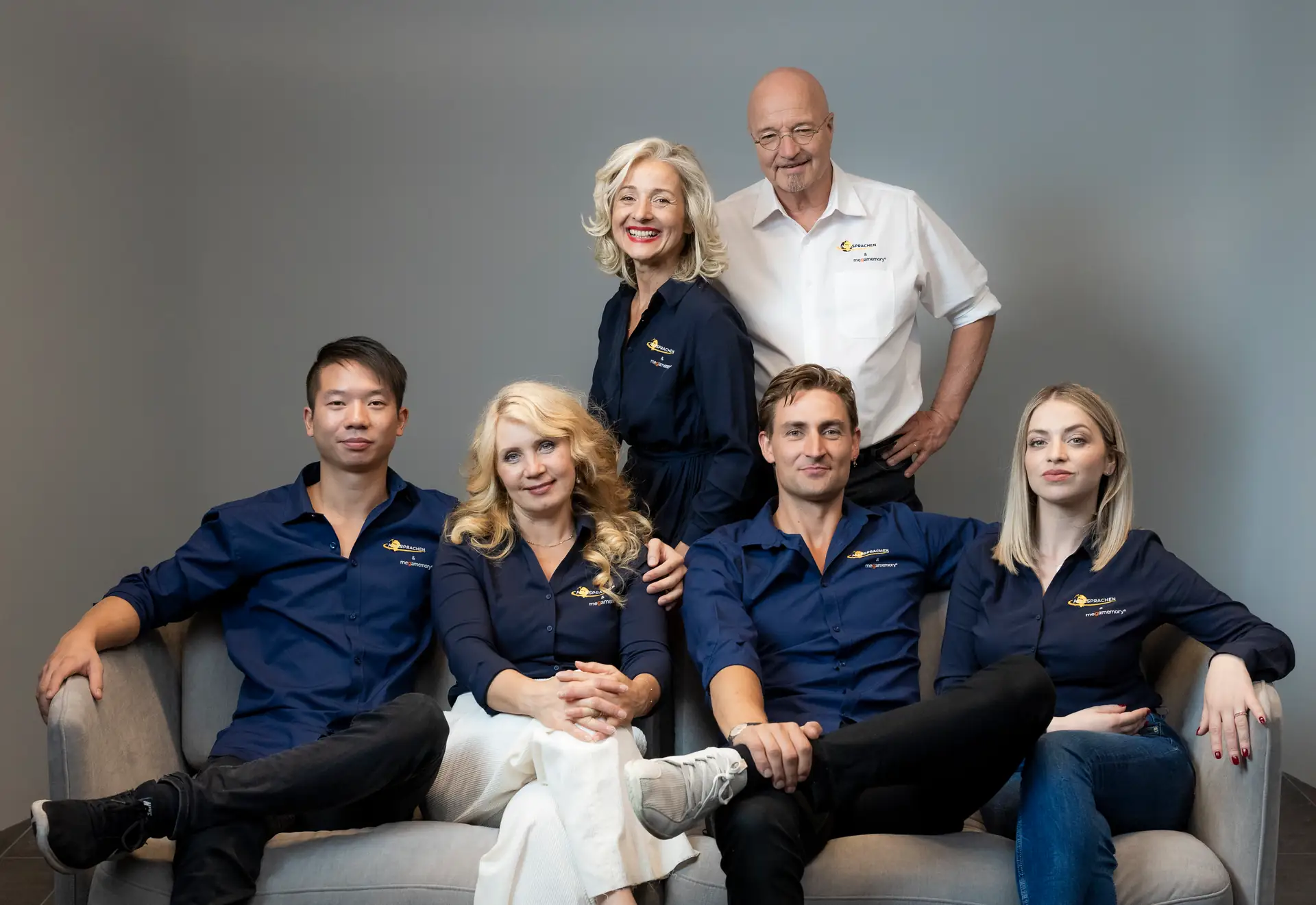 The megaSPRACHEN team around Gregor Staub and Ljubica Negovec in the photo studio